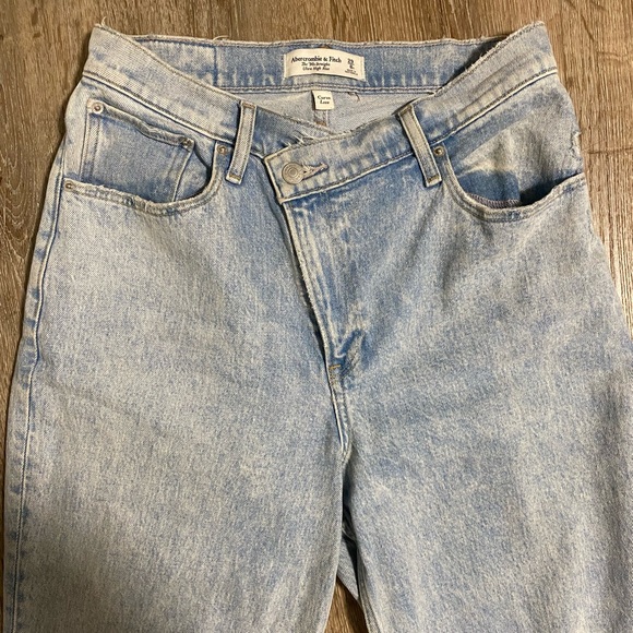 Abercrombie & Fitch high rise 90’s straight crossover light wash - Picture 4 of 8